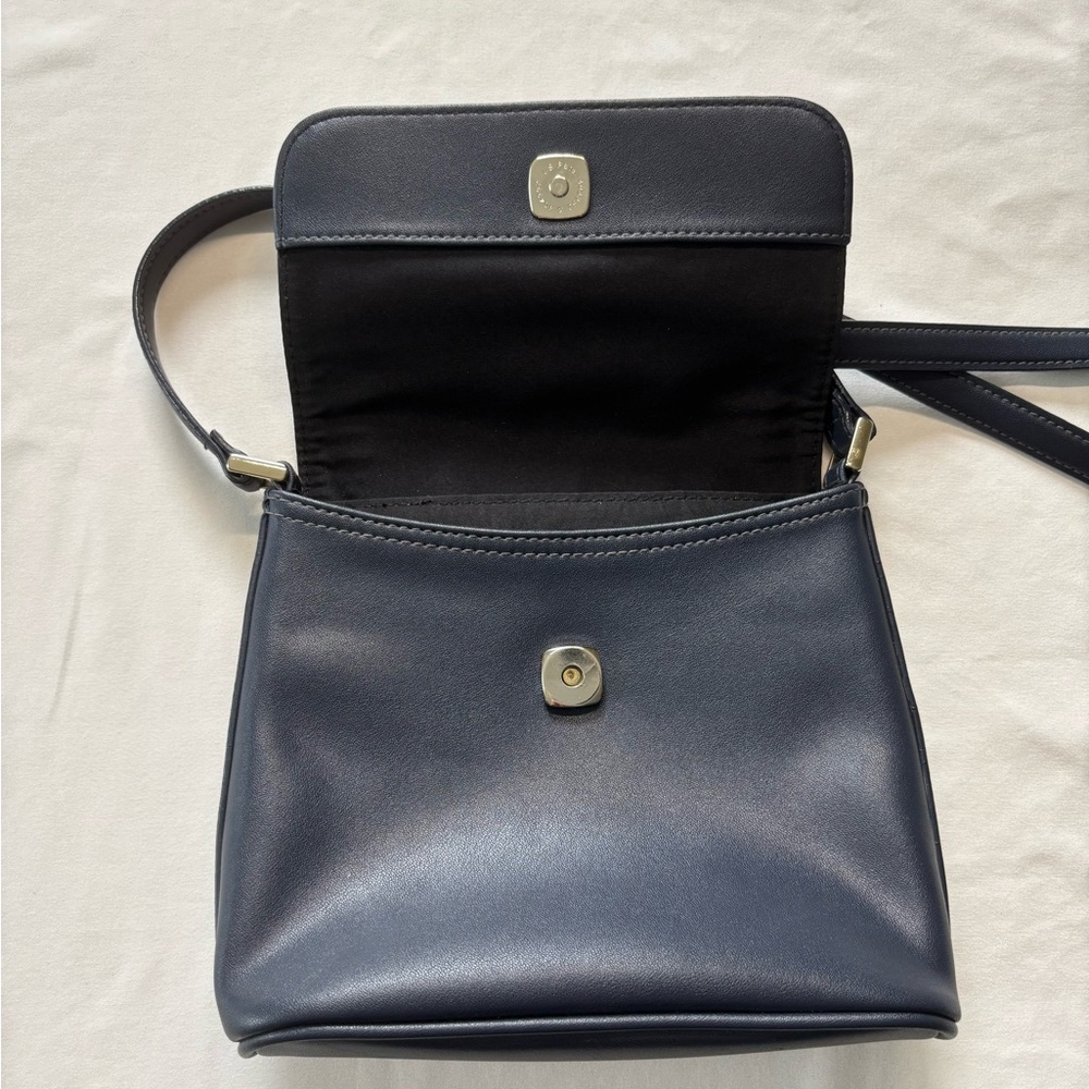 Liz Claiborne Navy Blue Crossbody Purse Magnetic Snap Closure Workwear EUC - Picture 4 of 6